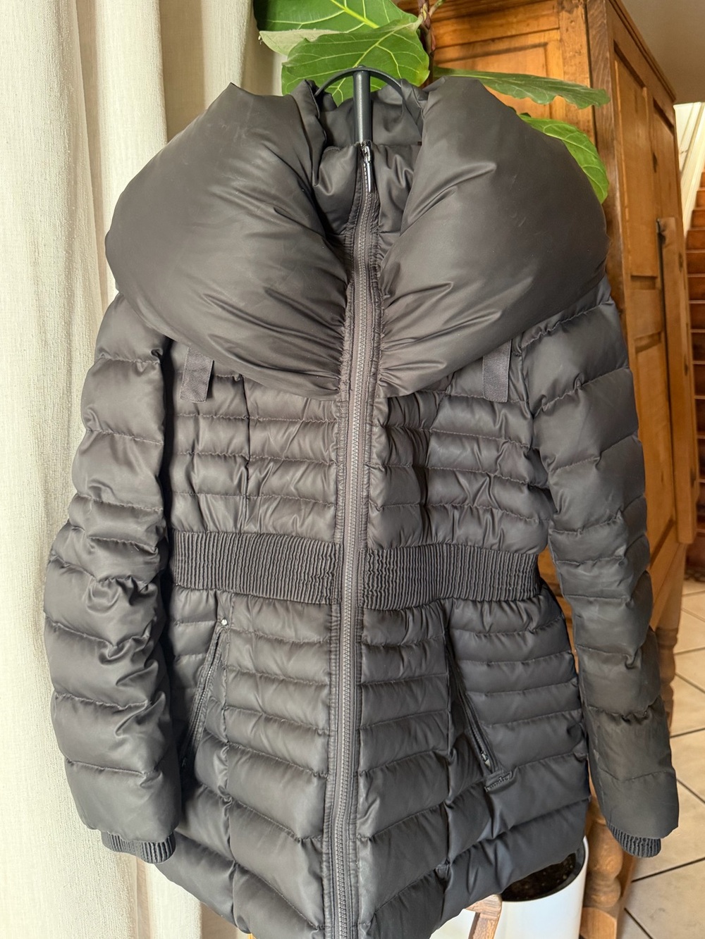 Black Quilted down and feather Puffer Coat with Oversized Collar